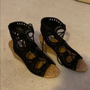 DV lace up wedges